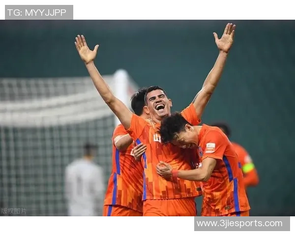 成都与武汉足球队赛后分析:比赛节奏与战术对决的深度剖析 成都与武汉足球队赛后分析:比赛节奏与战术对决的深度剖析