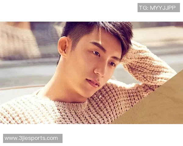 足球明星帅哥纹身艺术展现个性魅力与运动精神的完美结合 足球明星帅哥纹身艺术展现个性魅力与运动精神的完美结合