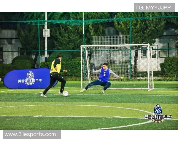 抖音足球明星连线带你领略球场背后的故事与精彩瞬间 抖音足球明星连线带你领略球场背后的故事与精彩瞬间